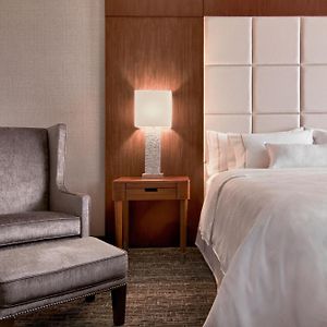 Executive Club Queen Room